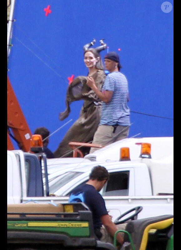 Angelina Jolie sur le tournage du film Maleficent. Le 26 juin 2012 en Angleterre.