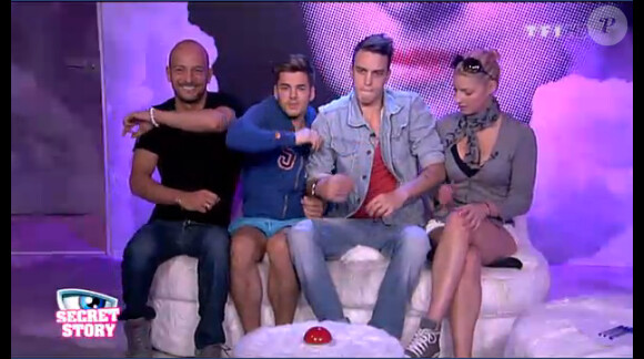 Kevin, Yoann, Julien et Nadège dans la quotidienne de Secret Story 6 le jeudi 28 juin 2012 sur TF1