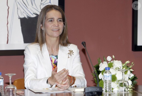L'infante Elena d'Espagne prenait part le 28 juin 2012 à une réunion du Comité paralympique espagnol.
