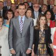 La traditionnelle photo de groupe des missins officielles... Le prince Felipe et la princesse Letizia d'Espagne prenaient part le 28 juin 2012 à l'Université de Gérone à une rencontre avec les membres de l'Assemblée générale de la Conférence des recteurs des universités espagnoles (CRUE) et les membres du Comité exécutif de la Fondation Prince de Gérone, à la veille du Forum Impulsa.