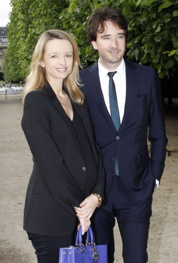Delphine Arnault, enceinte, et son frère Antoine Arnault à la présentation de la collection Berluti Printemps-Ete 2013 au Palais Royal, à Paris, le 29 juin 2012.