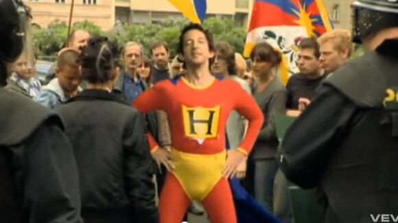 Arthur H est H-Man : Un super-héros déjanté bientôt sur le petit écran