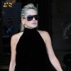 Sharon Stone quitte le Ritz pour se rendre au défilé Dior haute couture à Paris, le 2 juillet 2012.
