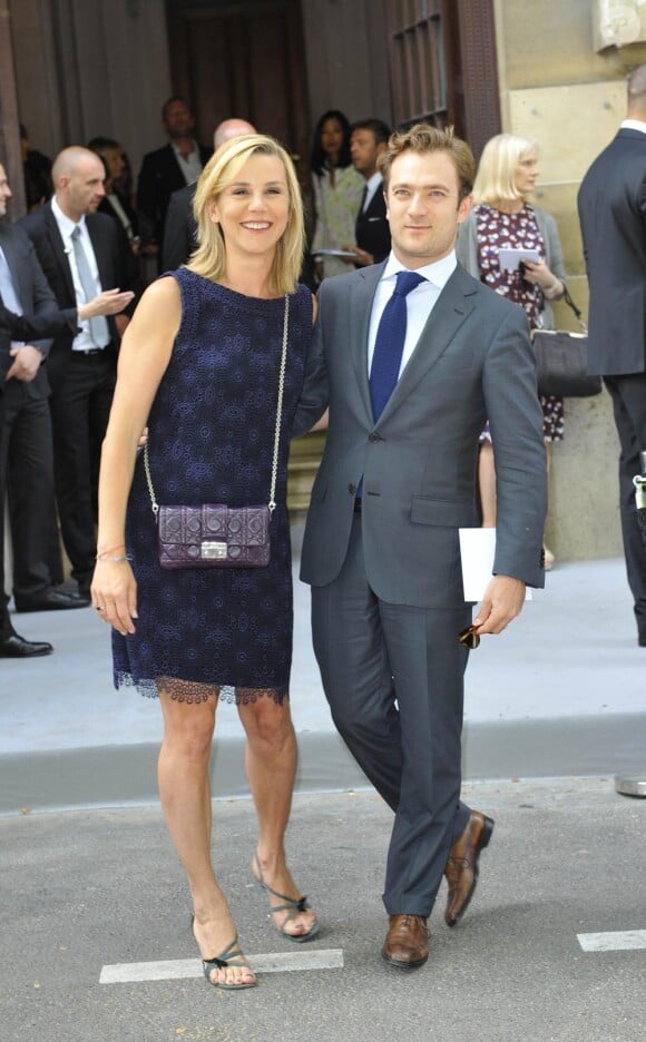 Laurence Ferrari rayonnante avec son mari Renaud Capuçon au défilé Dior le 2 juillet 2012