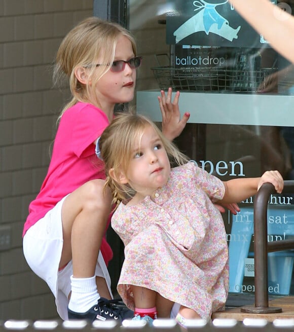 Violet et Seraphina Affleck, le 2 juillet 2012 à Los Angeles - Les fillettes attendent leur glace