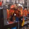 Les Espagnols s'offrent un bain de foule dans les rues de Madrid suite à leur titre de champion d'Europe le 2 juillet 2012