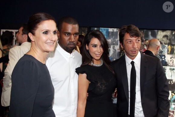Kim Kardashian et Kanye West posent avec Pier Paolo Piccioli et Maria Grazia Chiuri