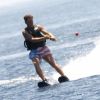 Lapo Elkann fait du ski nautique (île de Pantelleria le 29 juin 2012)