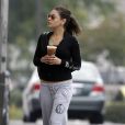 Mila Kunis, incognito dans les rues de Los Angeles se rend à son cours de Pilates. Le 5 juillet 2012