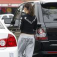 Mila Kunis dans les rues de Los Angeles se rend à son cours de Pilates. Le 5 juillet 2012
