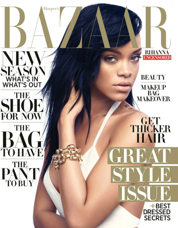 Rihanna porte une robe Calvin Klein et un bracelet Neil Lane en couverture du magazine Harper's Bazaar d'août 2012. Photo par Camilla Akrans.
