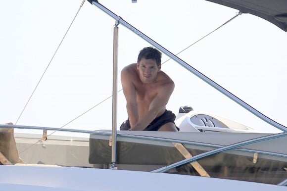 Exclu : Lionel Messi se détend sur un yacht à Ibiza, le 3 juillet 2012.