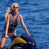 Victoria Silvstedt se balade en jet-ski dans la baie de Monaco, le 8 juillet 2012.
