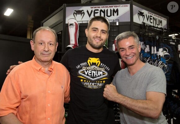 Cyril Viguier (ici à droite), au MGM Grand Garden Arena à l'occasion du UFC, le samedi 7 juillet 2012.