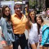 L'acteur Sylvester Stallone se promène à Los Angeles avec ses trois filles, le lundi 9 juillet 2012.