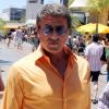 L'acteur Sylvester Stallone se promène à Los Angeles avec ses trois filles, le lundi 9 juillet 2012.