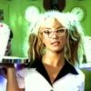 Britney Spears dans le clip (You drive me) Crazy.