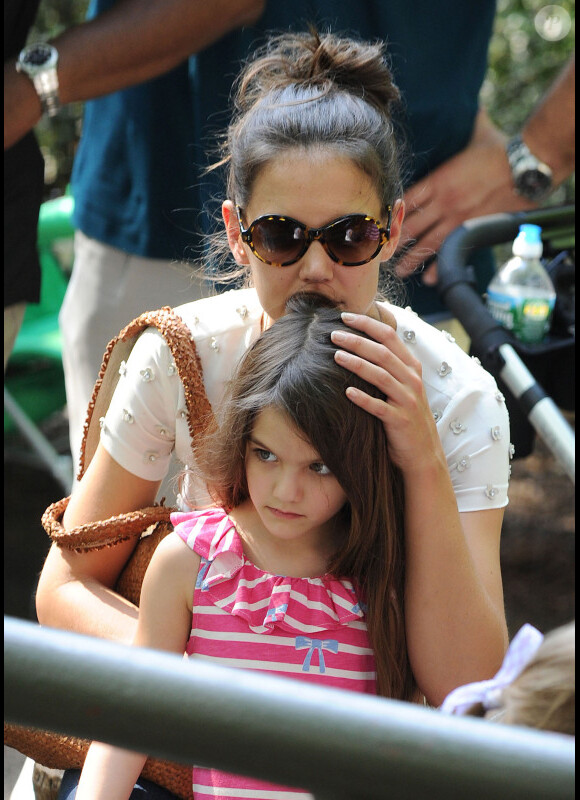 Katie Holmes, sa fille Suri et sa mère Kathleen se sont rendues au zoo de New York, le 11 juillet 2012 - Katie Holmes est toujours aussi proche de Suri