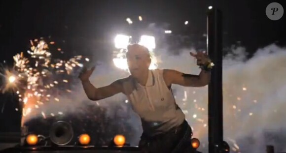 Gwen Stefani dans le making of du clip Settle down de No Doubt, juin 2012.