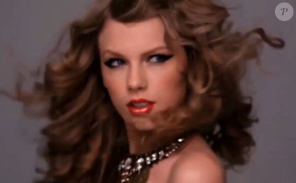 Taylor Swift, ravissante et ultra glamour pour Covergirl.