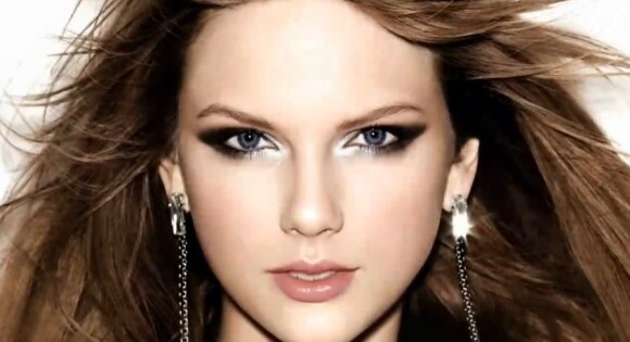 Taylor Swift est l'une des égéries stars de la marque de cosmétiques Covergirl.