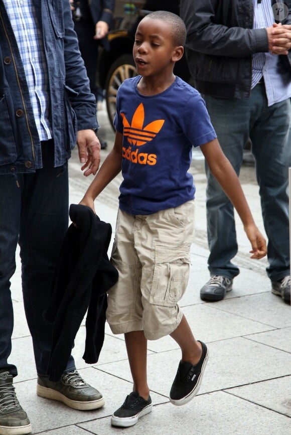 Le petit David, fils de Madonna, de retour au Ritz après avoir être passé à l'Olympia, le 13 juillet 2012.