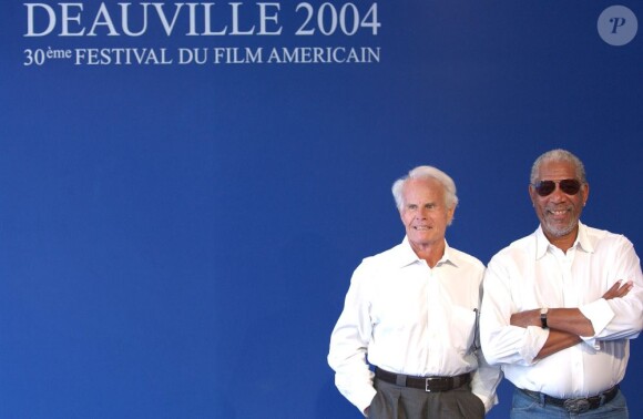 Le producteur hollywoodien Richard D. Zanuck (photo : en 2004 au festival de Deauville avec Morgan Freeman) est mort le 13 juillet à l'âge de 77 ans. Il avait financé quelques sommets comme Cocoon, Miss Daisy et son chauffeur, Jugé coupable ou encore six grandes réalisations de Tim Burton.