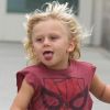 Gwen Stefani profite d'une journée ensoleillée à la plage de Santa Monica avec Zuma et quelques membres de sa famille, le 14 juillet 2012 - Zuma est un grand fan de Spiderman