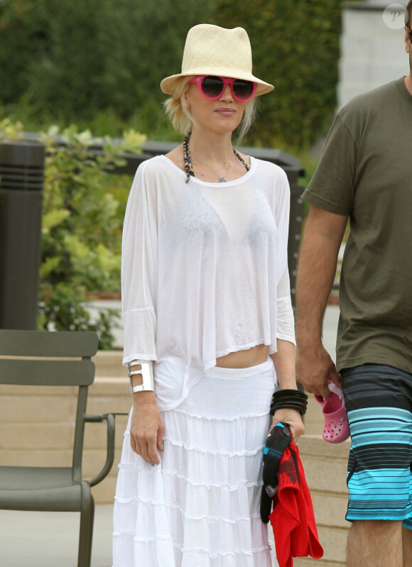 La jolie Gwen Stefani profite d'une journée ensoleillée à la plage de Santa Monica avec Zuma et quelques membres de sa famille, le 14 juillet 2012