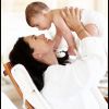 Adeline Blondieau se ressource en thalasso, avec sa petite Wilona, née le 30 août 2011.