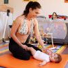 Adline Blondieau pratique le yoga avec sa fille Wilona.