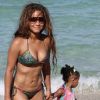 Christina Milian et l'adorable Violet sur une plage de Miami, le 20 juillet 2012.