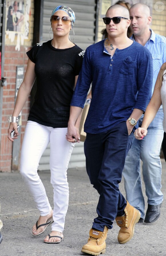 Jennifer Lopez et Casper Smart font du shopping dans le quartier du Meatpacking District. New York, le 22 juillet 2012.