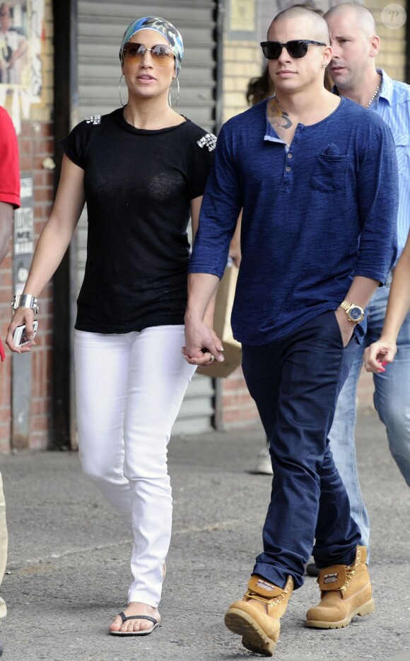Jennifer Lopez et Casper Smart font du shopping dans le quartier du Meatpacking District. New York, le 22 juillet 2012.