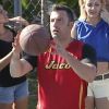 Ben Affleck joue les basketteurs sur le tournage du film Runner, Runner à Porto Rico, le 23 juillet 2012