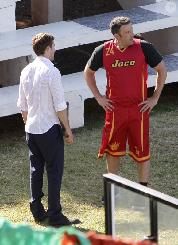 Ben Affleck aux côtés de Justin Timberlake sur le tournage du film Runner, Runner à Porto Rico, le 23 juillet 2012