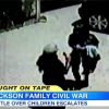 La fameuse vidéo de surveillance qui montre l'altercation entre Janet Jackson et sa nièce Paris, à Calabasas, le 23 juillet 2012.