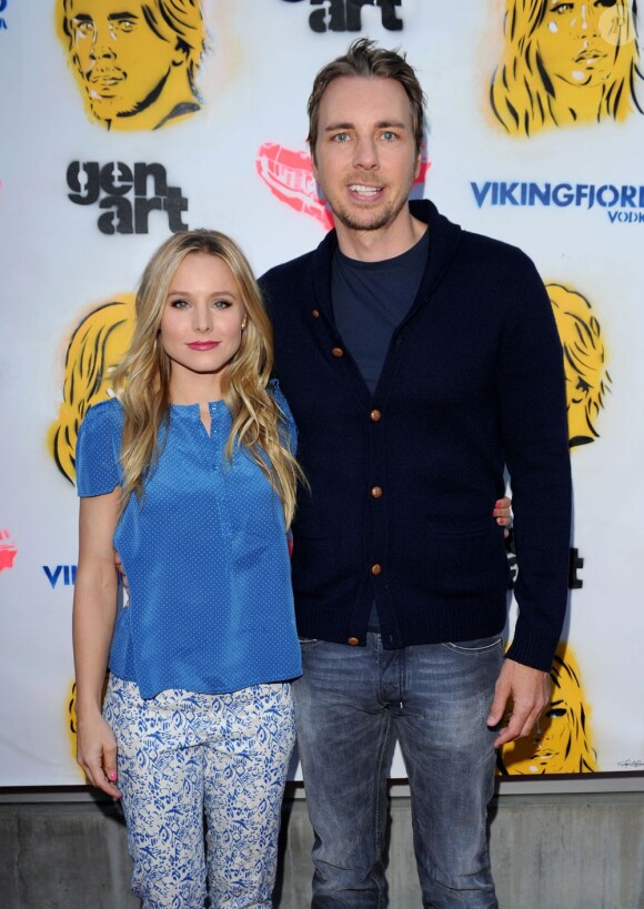 Kristen Bell et son fiancé Dax Shepard à l'avant-première de la comédie Hit and Run, co-réalisée par Dax Shepard. Juin 2012 à Los Angeles.