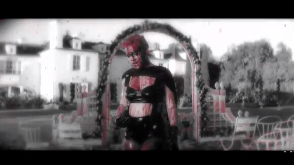 Pink au sommet dans le clip de Blow Me, sa vengeance sanglante et jouissive