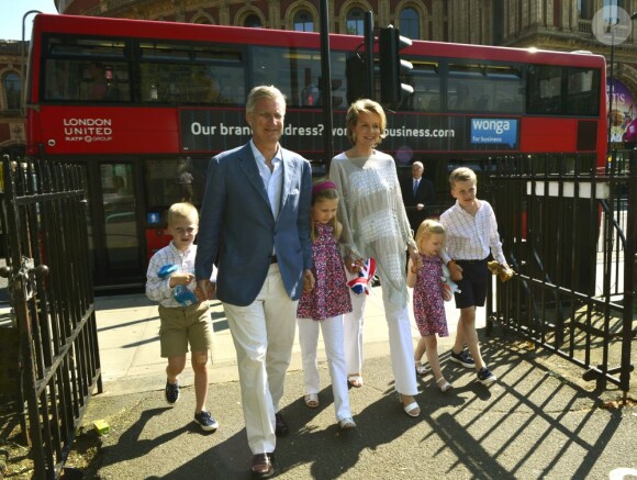 Le prince Philippe de Belgique, son épouse la princesse Mathilde et leurs quatre enfants - la princesse Elisabeth, les princes Gabriel et Emmanuel et la princesse Eleonore - sont arrivés à Londres le 26 juillet 2012 pour soutenir les athlètes belges en compétition jusqu'au 31. Dès leur arrivée, ils ont fait un peu de tourisme dans la capitale anglaise.