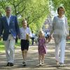 Promenade familiale dans les jardins de Kensington. Le prince Philippe de Belgique, son épouse la princesse Mathilde et leurs quatre enfants - la princesse Elisabeth, les princes Gabriel et Emmanuel et la princesse Eleonore - sont arrivés à Londres le 26 juillet 2012 pour soutenir les athlètes belges en compétition jusqu'au 31. Dès leur arrivée, ils ont fait un peu de tourisme dans la capitale anglaise.