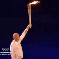 JO de Londres 2012 : Mohamed Ali ému devant l'embrasement de la flamme