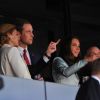 Kate Middleton et son époux William admirent la cérémonie d'ouverture des jeux olympiques de Londres, le vendredi 27 juillet 2012.