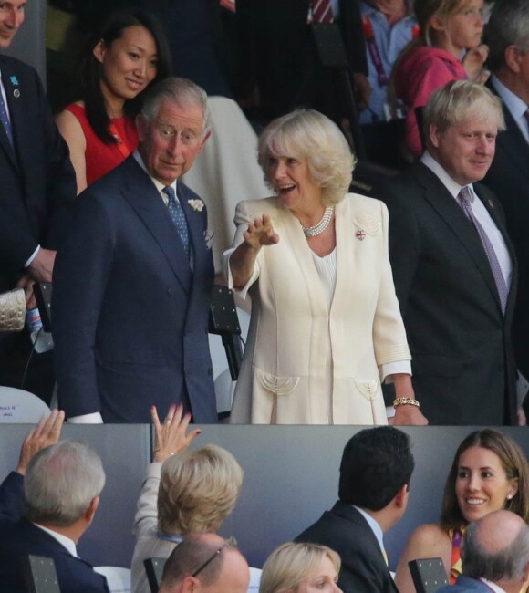 Le prince Charles et son épouse Camilla admirent la cérémonie d'ouverture des jeux olympiques de Londres, le vendredi 27 juillet 2012.