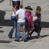 Laeticia Hallyday, Mamie Rock, Jade et Joy, arrivent sur l'île de Saint-Barthélémy, le vendredi 27 juillet 2012.