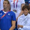 Coralie Balmy ne pouvait retenir ses larmes durant le triomphe du relais 4x100m nage libre auquel ne participait pas son homme Alain Bernard lors des Jeux olympiques de Londres le 29 juillet 2012