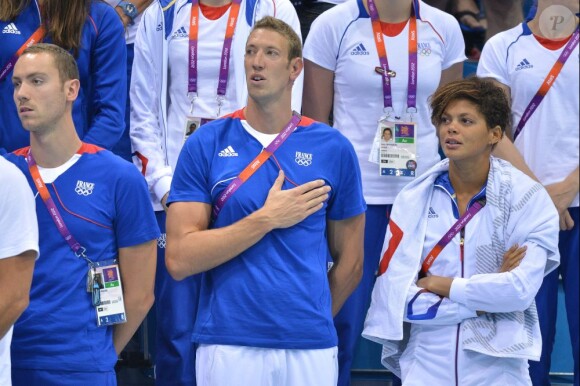 Alain Bernard et Coralie Balmy ont assisté en couple au triomphe du relais 4x100m nage libre lors des Jeux olympiques de Londres le 29 juillet 2012
