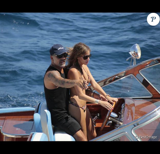 Christian Audigier et Nathalie Sorensen s'offrent une petite balade en bateau à Saint-Tropez, le dimanche 29 juillet 2012.