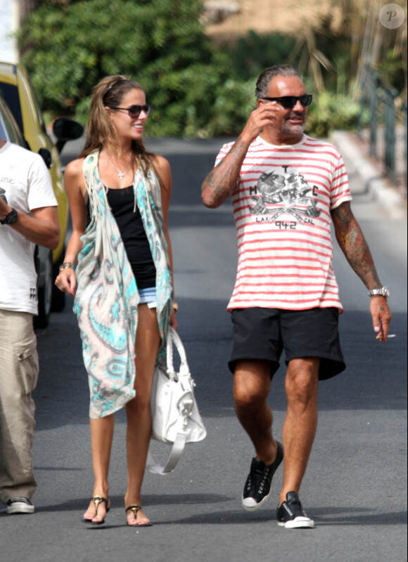 Christian Audigier se promène à Saint-Tropez avec sa compagne Nathalie Sorensen, le dimanche 29 juillet 2012.