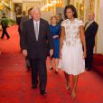 Arrivée de Michelle Obama. La reine Elizabeth II donnait le 27 juillet 2012 une réception à Buckingham Palace pour les royaux et chefs d'Etat et de gouvernement invités à la cérémonie d'ouverture des Jeux olympiques de Londres 2012, dans les heures précédant le grand moment.